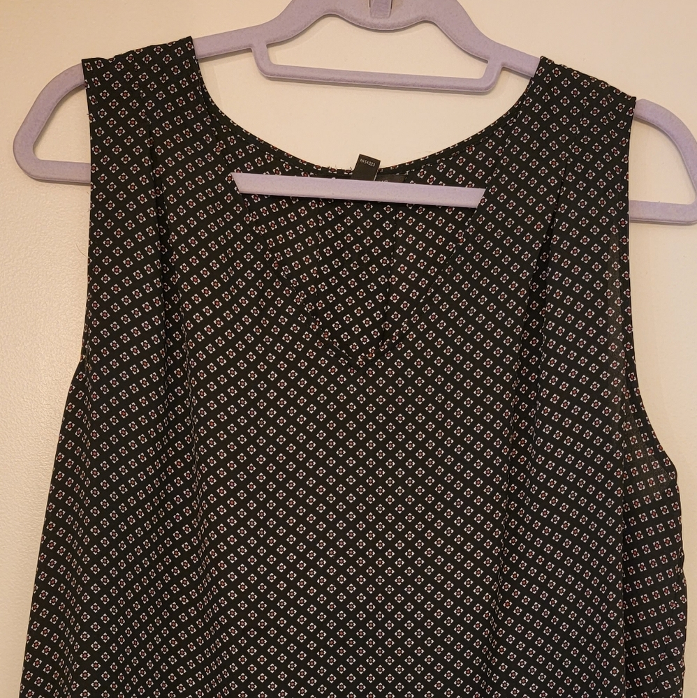 Banana Republic Size Large Black printed blouse